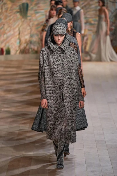 Look 76